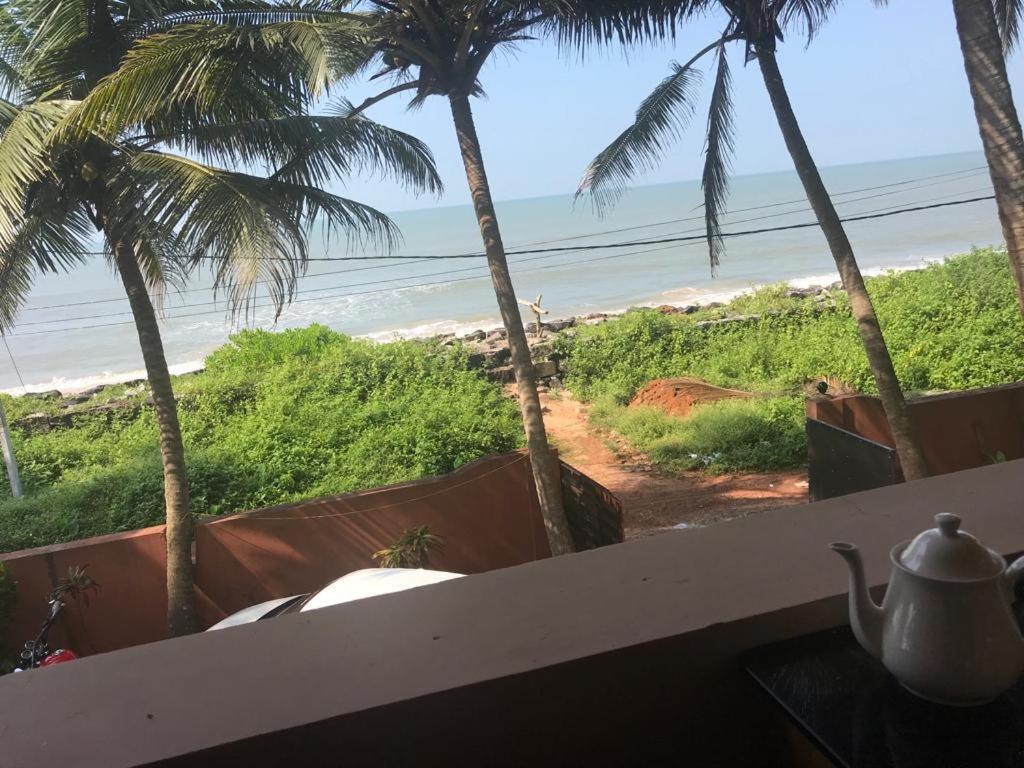 Kizhunna Rock Beach House 坎努尔 外观 照片