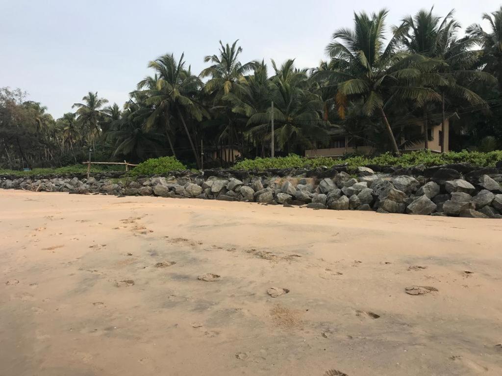 Kizhunna Rock Beach House 坎努尔 外观 照片