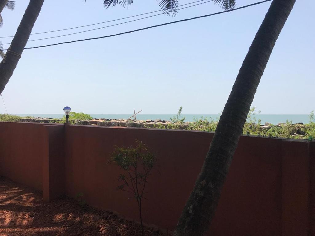 Kizhunna Rock Beach House 坎努尔 外观 照片